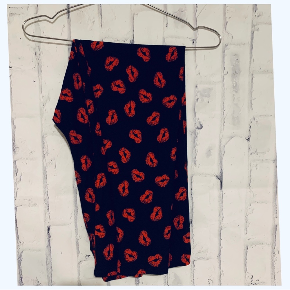 Lipstick Leggings by LuLaRoe